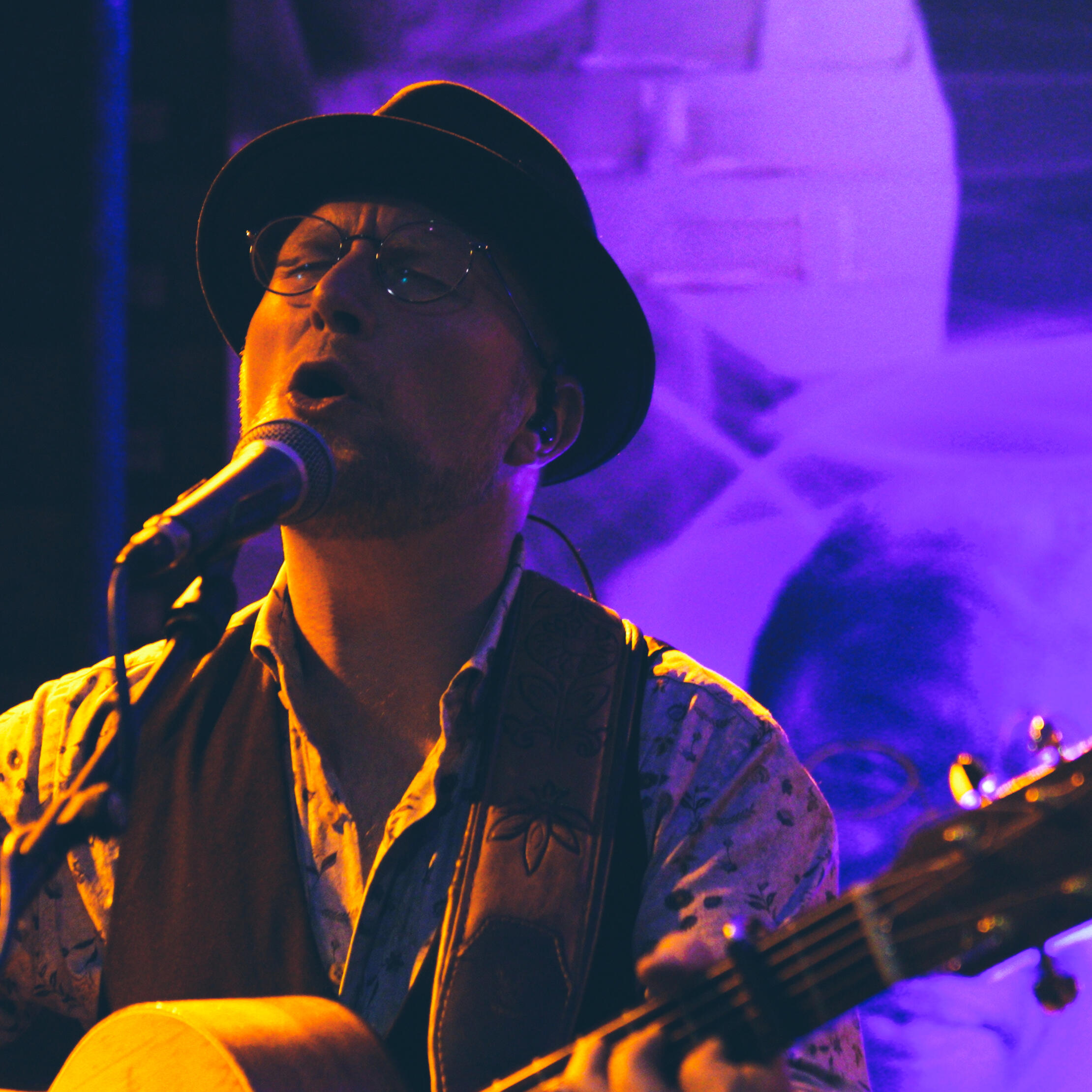 Jan Gregersen, Singer-Songwriter und Alleinunterhalter mit Gitarre bei Live-Musik in Freiburg
